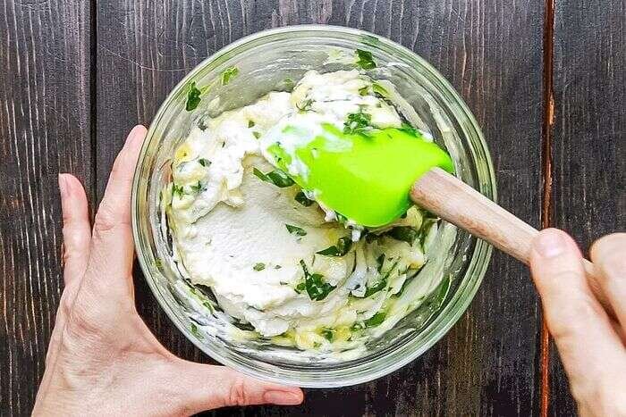 Ricotta egg and parsley cheese filling for lasagna